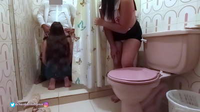 Erizainak medikua aurkitzen du ospitaleko komunean gaixoa izorratzen / 1. ZATIA / NicoleLondrawer / Chiquicandy